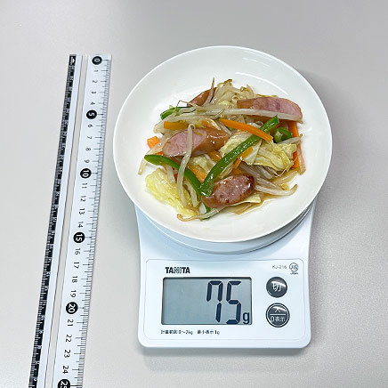 中皿1皿分のウィンナーの野菜炒め