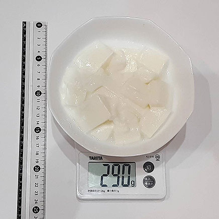 大皿1皿分の葛粉の牛乳餅