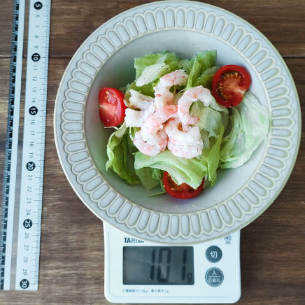 中皿1皿分の小エビのサラダ