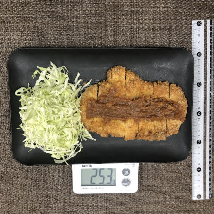 1人前の味噌カツ定食に使った味噌カツとキャベツ