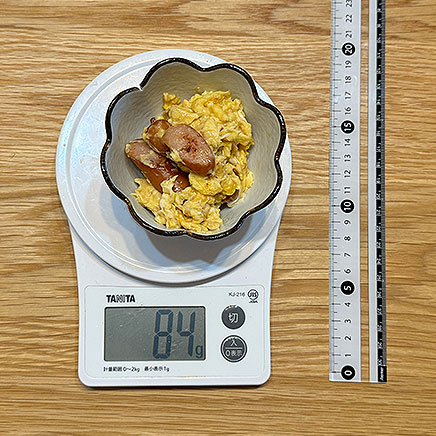 小鉢1杯分のウィンナーと卵の炒め物