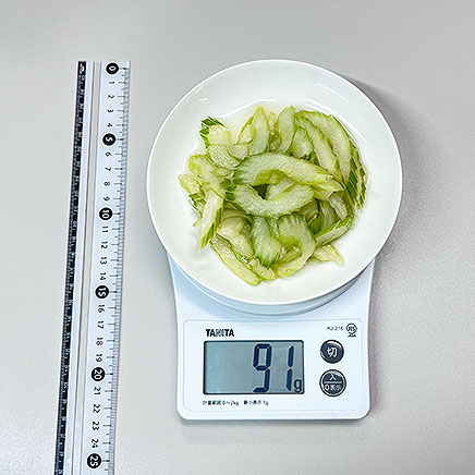 中皿1皿分のセロリの酢の物