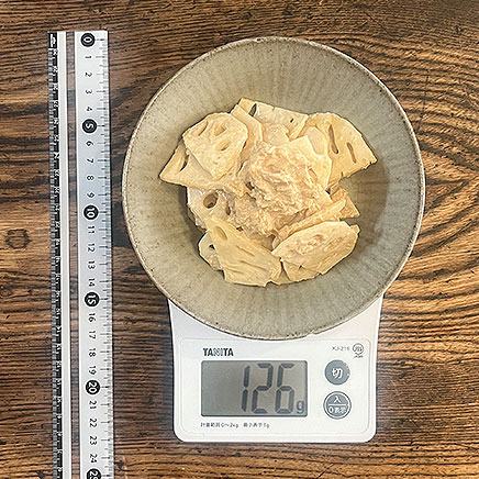 中皿1皿分のレンコンとツナのサラダ