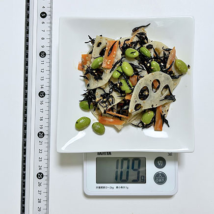 中皿1皿分のひじきとれんこんのサラダ