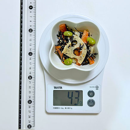 小鉢1つ分のひじきとれんこんのサラダ