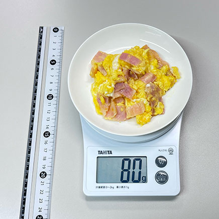 小皿1皿分のベーコンスクランブルエッグ