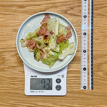 中皿1皿分のベーコンの野菜炒め