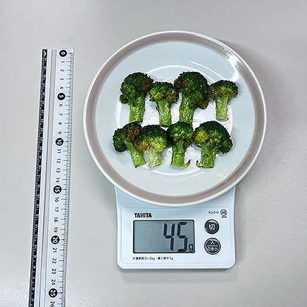 中皿1皿分のブロッコリーの素揚げ