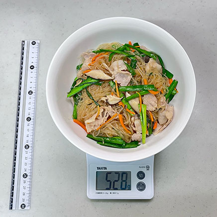 大皿1皿分の豚肉と春雨の炒め物