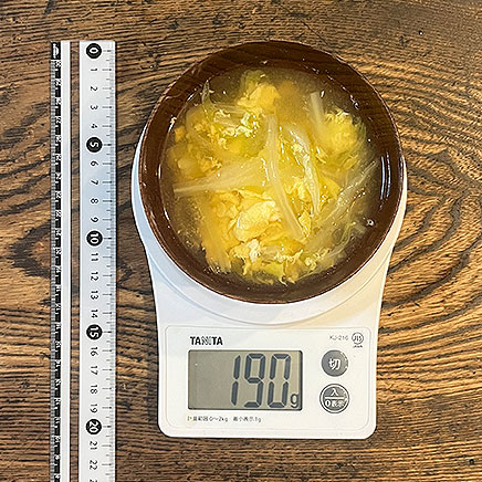 お椀1杯・1人前の白菜と卵のスープ