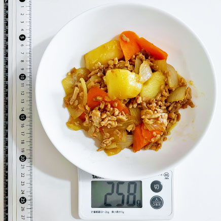 中皿一皿分のひき肉の肉じゃが