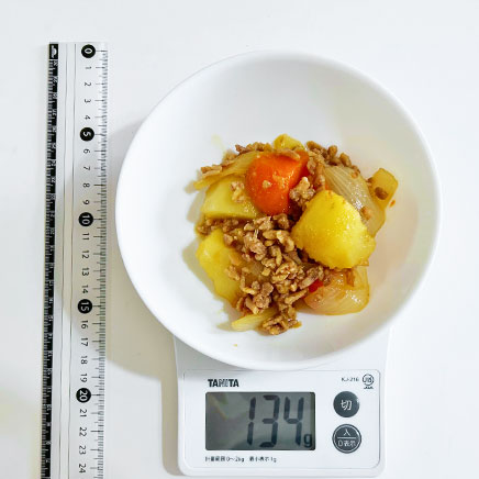 小皿一皿分のひき肉の肉じゃが