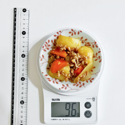 豆皿一杯分のひき肉の肉じゃが