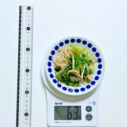 小皿1皿分の豚肉と水菜ともやしの炒め物