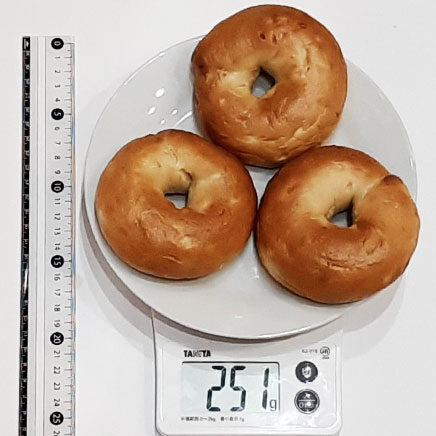 3個分のオニオンベーグル
