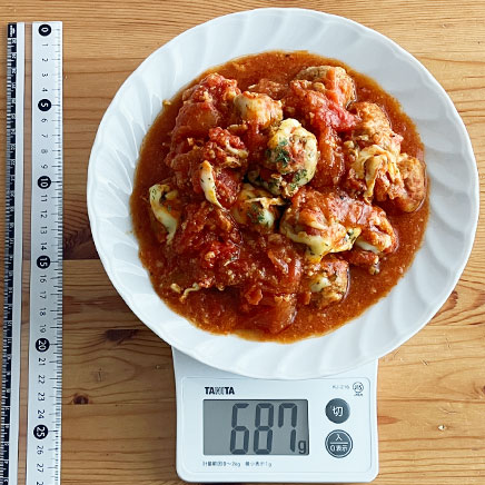 中皿1皿分のミートボールのチーズトマト煮