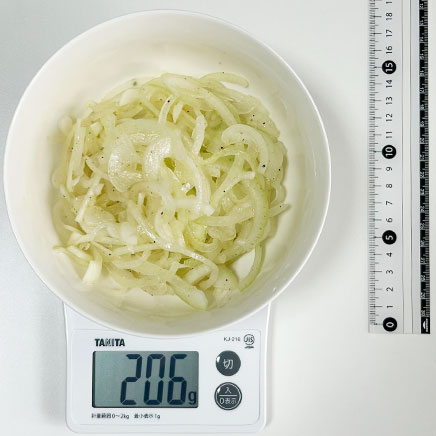 中鉢1杯分の玉ねぎのマリネ