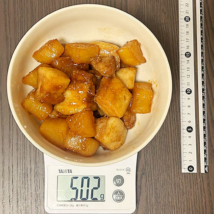 中鉢1杯分の豚の角煮と大根の煮物