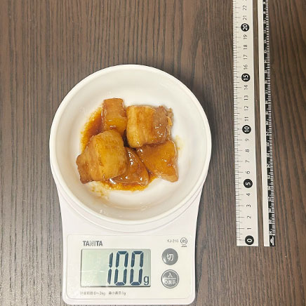 100g分の豚の角煮と大根の煮物