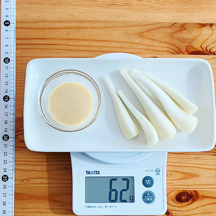 1皿分のエシャレットの味噌ディップ