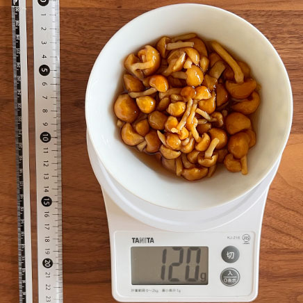 中椀一杯分のなめこのめんつゆ漬け