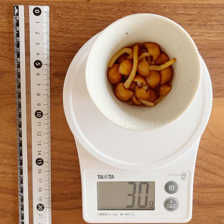 小鉢1杯分のなめこのめんつゆ漬け