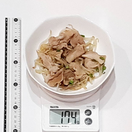中鉢1杯分のもやしと豚肉のレンジ蒸し