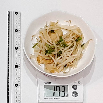 中鉢1杯分の鶏胸肉ともやしの炒め物