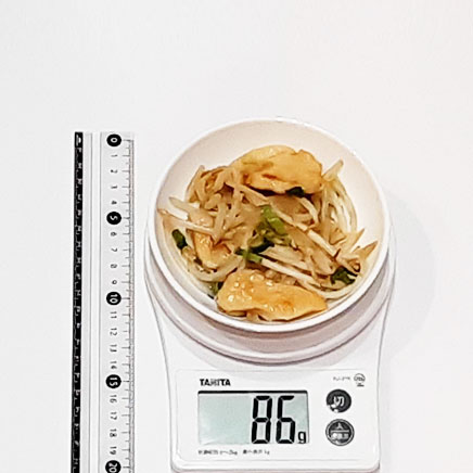 小鉢1杯分の鶏胸肉ともやしの炒め物