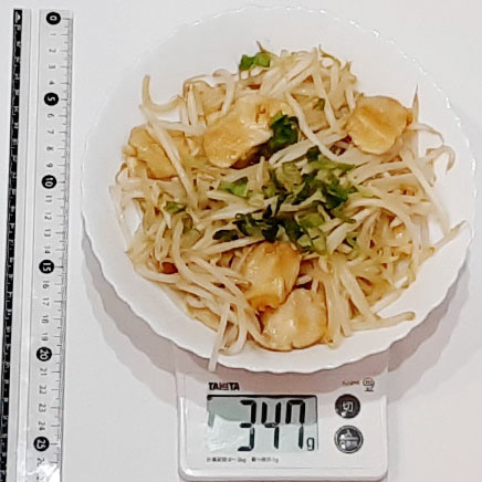 中皿1皿分の鶏胸肉ともやしの炒め物