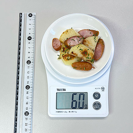 小皿1皿分のポテトとウインナーの炒め物