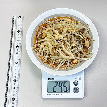 大皿1皿分のもやしときのこの炒め物