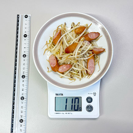 中皿1皿分のもやしのソーセージ炒め