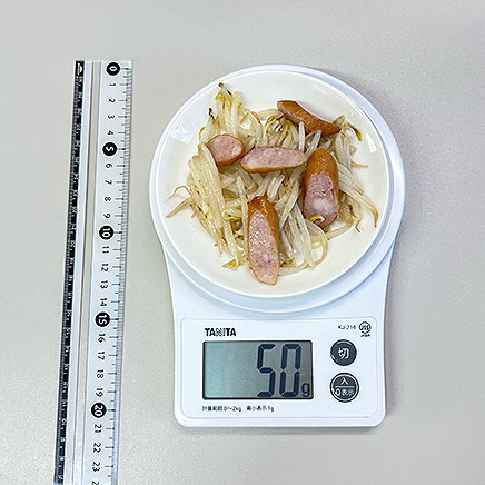 小皿1皿分のもやしのソーセージ炒め