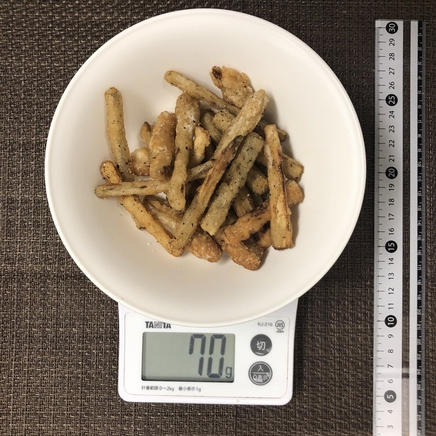 中皿1皿分のごぼうのピリ辛揚げ