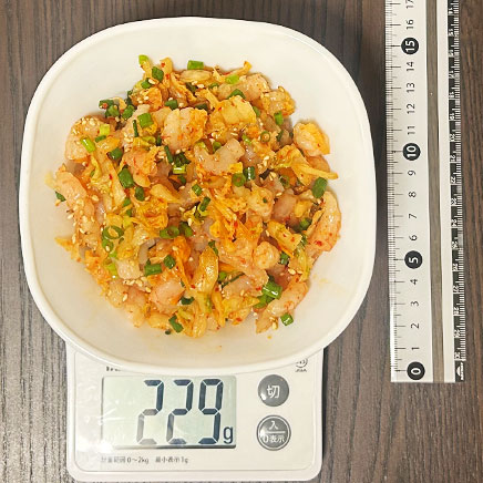 中鉢1杯分のえびキムチ