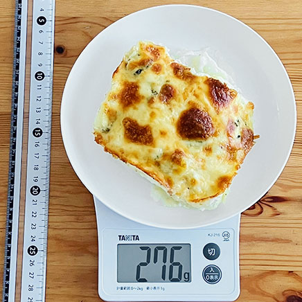 グラタン皿1皿分・1人前のゴルゴンゾーラポテトグラタンを中皿にうつした