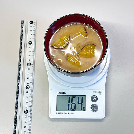 汁椀1杯分のさつまいもの味噌汁