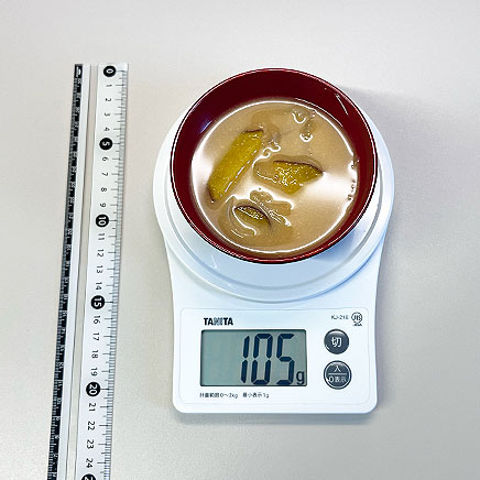 御椀1杯分のさつまいもの味噌汁