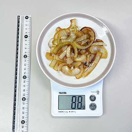 中皿1皿分の玉ねぎのバター炒め