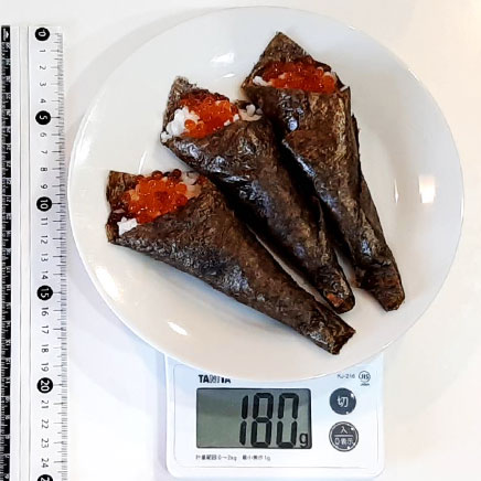 3本分のいくら手巻き寿司