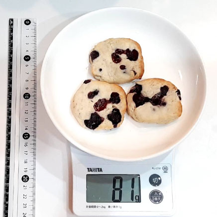 3枚のブルーベリークッキー