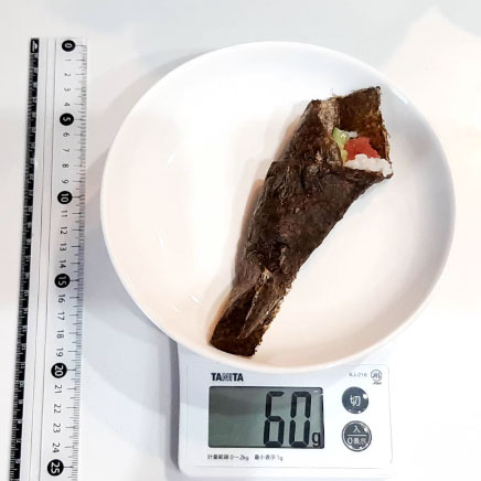 1本の明太子の手巻き寿司