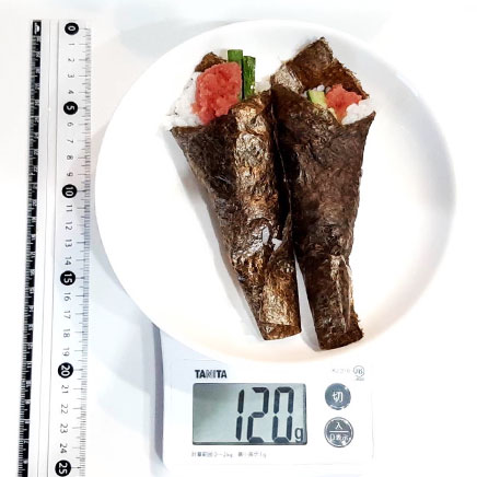 2本の明太子の手巻き寿司