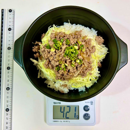 丼1杯分のひき肉のキャベツ丼