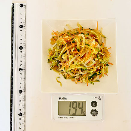 中皿1皿分・1人前のもやしとしらたきときゅうりのサラダ