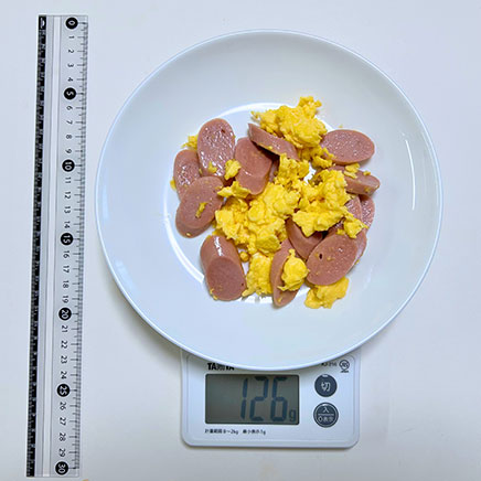 大皿1皿分の魚肉ソーセージの卵炒め