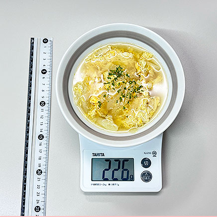 スープ皿1皿分の卵のコンソメスープ