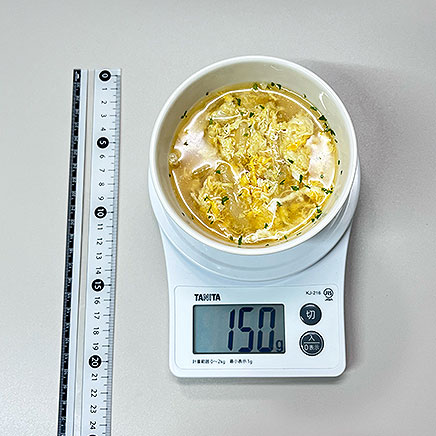 スープボウル1杯分の卵のコンソメスープ