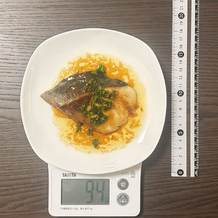 1切れ分のブリのムニエル